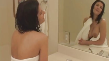 Orang-orang bokep nenen keluar susu yang nyata remaja mengambil
